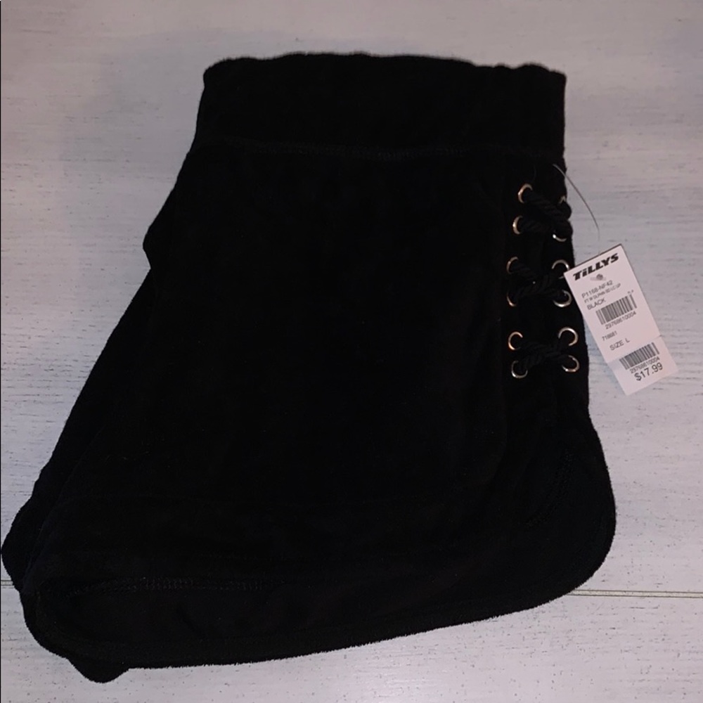 NWT black tilly’s towel shorts - Picture 1 of 4